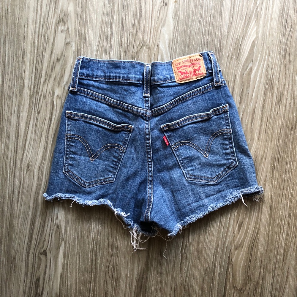 Levi Jean Shorts - Picture 2 of 6